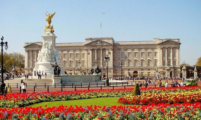Buckingham-Palace-in-London