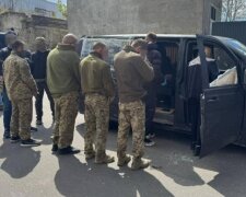 «Прибігли люди в масках»: затримані на гарячому працівники ТЦК в Одесі виступили з несподіваними заявами