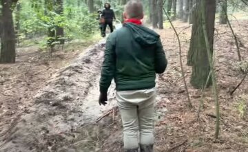 На Харківщині в лісі загубився 44-річний чоловік, фото: "поїхали за грибами"