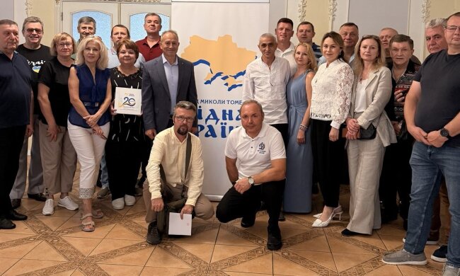 Любити Україну до глибини кишені: фонд Миколи Томенка «Рідна країна» підбиває підсумки 20 років роботи без копійки з бюджету