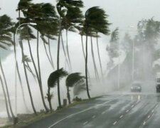 На популярний курорт насувається руйнівний ураган, люди в паніці залишають будинки: «острови майже безлюдні»