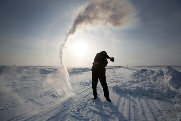 Во льдах и алмазах: Bloomberg подготовило потрясающий репортаж о самом холодном городе планеты (фото)