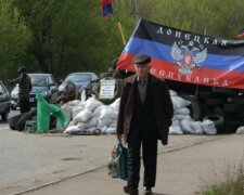 "Визволителі" Донбасу змусили жителів безкоштовно чистити туалети: "В пам'ять про дідів"