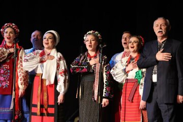 Під час виступу Хора Верьовки донька Матвієнко забула слова Рибчинського, а його назвали Євгеном