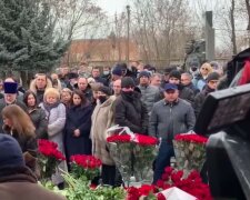 В Харькове проходит панихида по Кернесу, собралось множество людей: кадры