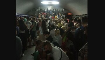 НП в харківському метро: почалася паніка і тиснява, потяги екстрено зупинили