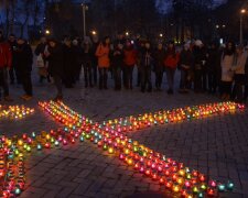 Свічки, сльози та сум: кияни вшанували пам’ять жертв Голодомору (фото)