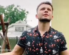 Переможець "Голос країни" Лазановський зворушив українок трепетним відео: "Поцілуй мене"
