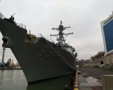 Забитый летальным оружием: первые фото эсминца США в Одессе