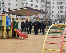 Ребенка атаковали с ножом прямо на детской площадке: подробности разбоя в Одессе