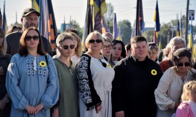На Подолі вшанували пам’ять українських Захисників та Захисниць