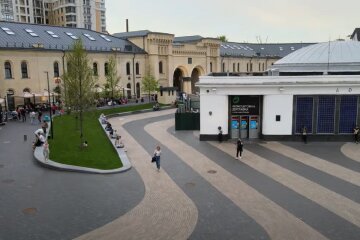 площадь Арсенальная, Киев, метро