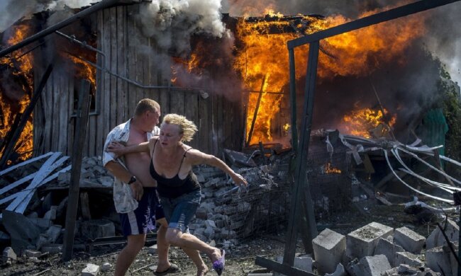 Озвірілі бойовики обстріляли жінку на Донбасі, з’явилися фото: “Пробив наскрізь”