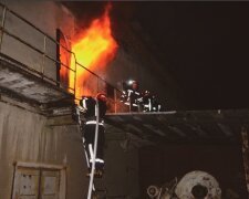 Пожар охватил здание с павербанками и аккумуляторами: кадры и подробности последствий
