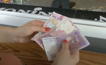 Грошова допомога для пенсіонерів в Полтаві