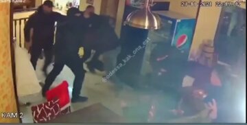 Полицейские устроили дебош в кафе Одессы, видео: "Не захотели платить"