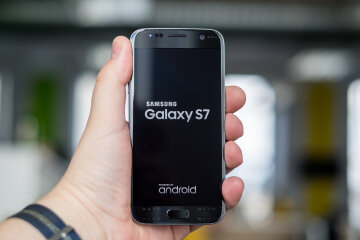 Samsung уступает китайским брендам: смартфоны вскоре будут продавать за копейки