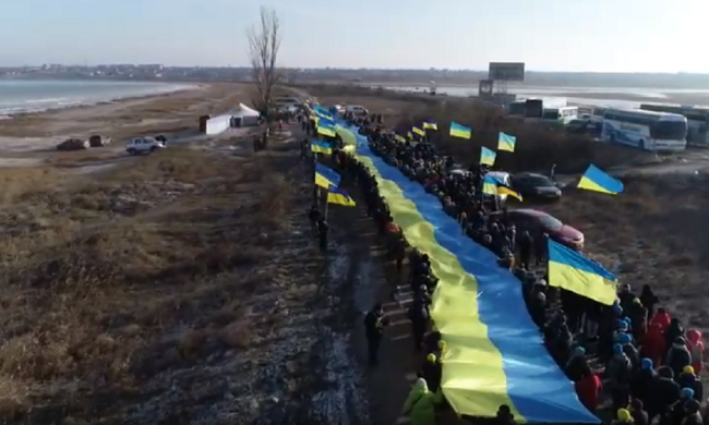 Одесити відсвяткували День Соборності “живим ланцюгом”, яскраві кадри