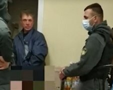 В Одессе мужчина снял штаны перед кассиром супермаркета, видео: "Хотел расплатиться за товар"