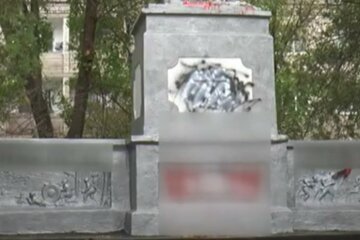 На Харківщині вандали понівечили пам'ятник захисникам України: фото з місця