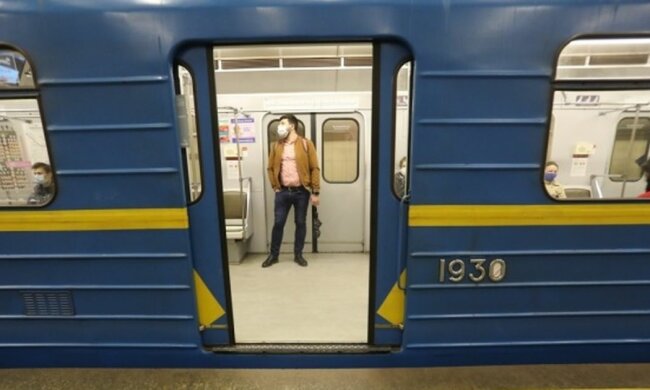 Поліція буде вриватися у вагони метро, скарги не допоможуть: яке покарання чекає на киян