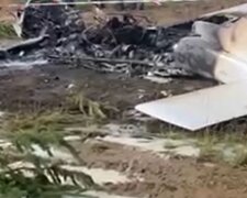 Літак розбився біля аеропорту в росії, ніхто не вижив: перші подробиці та кадри з місця