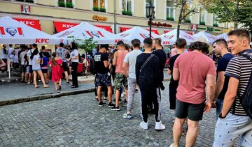 Голодная толпа заблокировала главную улицу Одессы: "Как в СССР"