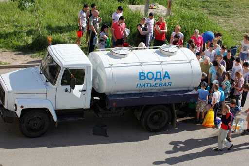 Жители Крыма устроили битву за воду: "Вычисляют, где..."