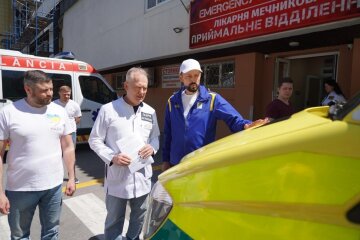 фонд "Надія" та Валерій Дубіль передали авто для порятунку важких пацієнтів