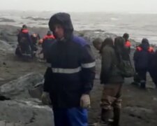Самолет с людьми рухнул в РФ: на месте крушения нашли тела, видео с места