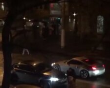 "Звала на помощь": в Одессе девочку силой затолкали в авто и увезли, кадры
