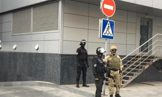 Погром и мусор: чем закончился обыск холдинга «Вести» (фото)