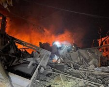 Зруйновано повністю, є жертви: росіяни вдарили ракетою по житлових будинках