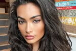 Келлі Гейл з Victoria's Secret в прозорій білизні покуражилася в ліжку, розкинувши ноги: про сором геть забула