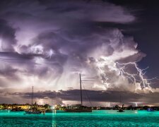 Потрясающие фото молний поразили сеть (фото)