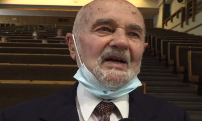 91-річний дідусь пішов до університету заради диплома магістра: "Тепер я щасливий"