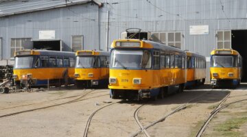 Влада Дніпра похвалилася покупкою старих німецьких трамваїв, фото: "Пофарбують, замінять деталі і..."