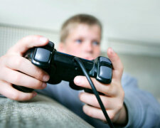 Підійшов ззаду і вбив: 9-річний хлопчик жорстоко розправився з сестрою через відеоігри