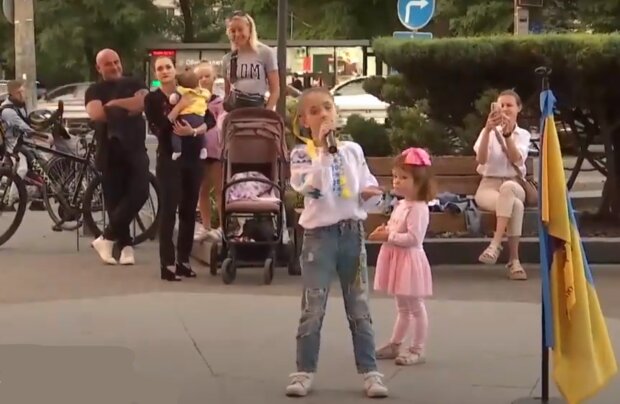 В Дніпрі 8-річна Софійка вигадала, як допомогти татовому підрозділу: воїн після полону знову вирушив на фронт