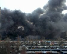 Масштабна пожежа в Одесі: жителі озвучили побоювання