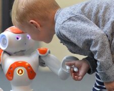 робот роботы и дети