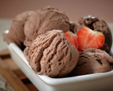 Как приготовить вкуснейшее шоколадное мороженое дома: всего три ингредиента