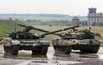 РФ стянула к украинской границе сотни танков и артиллерию: подробности и фото «орды»