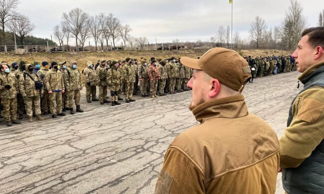 В поселке Подворки на Харьковщине прошло военное обучение: «Более 500 человек приняли участие в учениях»