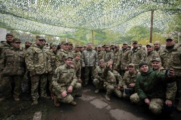 Воины из АТО сделали селфи с Порошенко (фото)