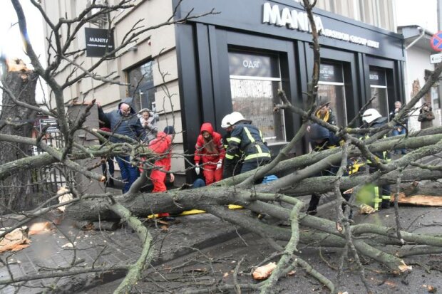 Адский ураган разрывает Украину, стало известно о новом масштабном ЧП: кадры разрушений