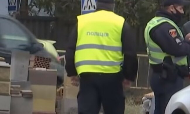 Поки п'яна мама спала: дворічна дівчинка випала з балкона у Львові, трагічні подробиці
