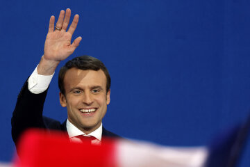 Presidential Candidate Emmanuel Macron Hosts A Meeting At Parc Des Expositions In Paris