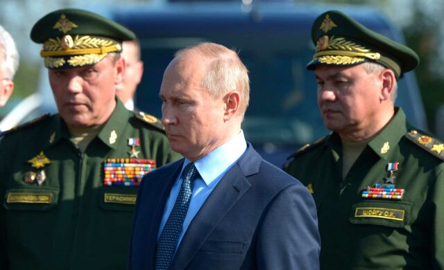 Владимир Путин с военными