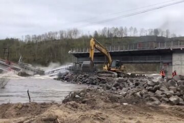 Мурманськ відрізало від усієї Росії: обвалився єдиний міст, кадри фатальної НП